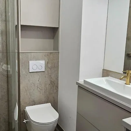 W Centrum 200 M Od Jeziora