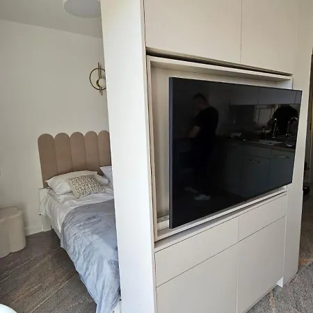 W Centrum 200 M Od Jeziora